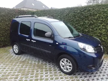 Dopravce Malá dodávka Renault Kangoo v Muno Belgie